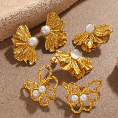 1 paire de boucles d'oreilles à clous en acier inoxydable doré, imperméables, en forme de fleur 2