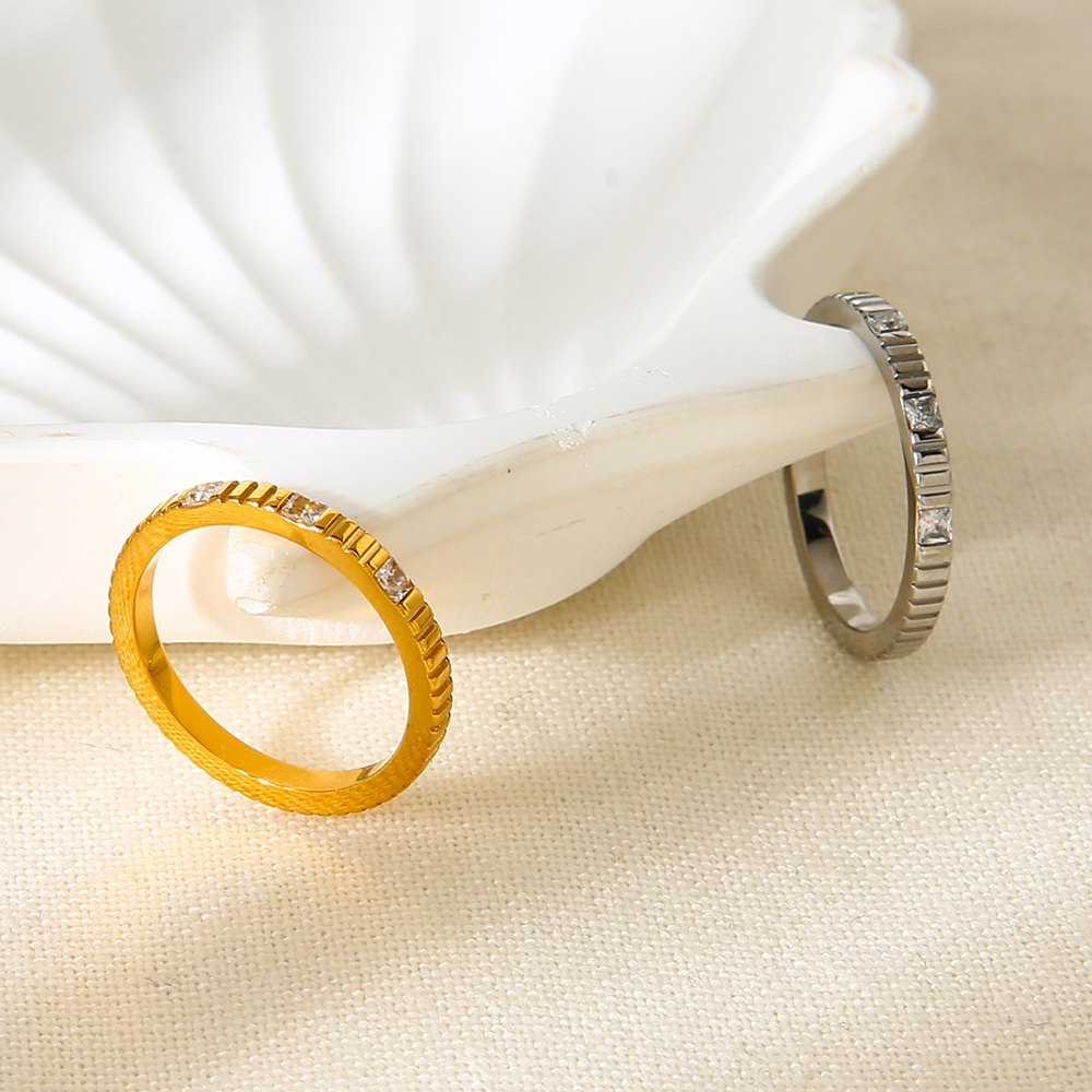 Bague Minimaliste En Acier Inoxydable, Étanche, Couleur Or, Avec Zircon Et Lignes Simples (1 Pièce). Image4