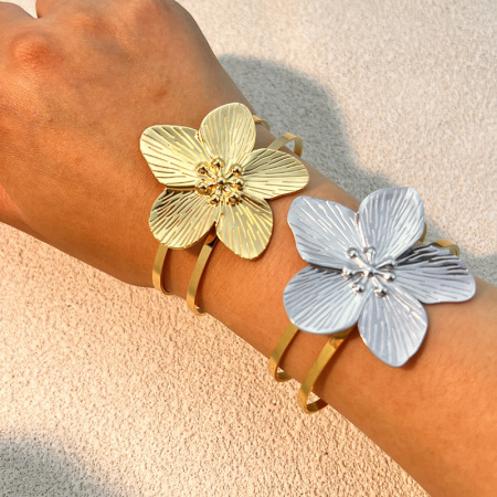 Bracelet manchette classique à fleurs en acier inoxydable étanche, couleurs assorties (1 pièce)