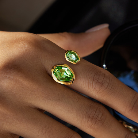 Bague pour femme en acier inoxydable doré, ornée d'un zircon vert hexagonal (1 pièce). 2