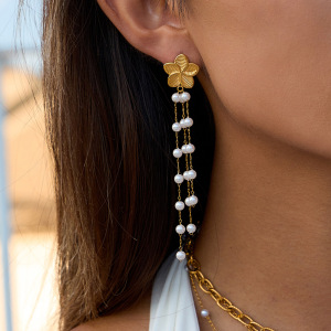 Boucles D'Oreilles Élégantes Pour Femme, Ornées De Perles Et De Pompons Floraux, En Acier Inoxydable Imperméable Couleur Or (1 Paire). h5 Image4