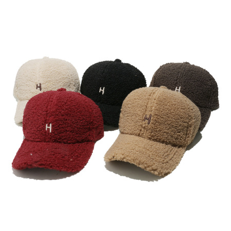1 chapeau décontracté en peluche pour femme avec lettres