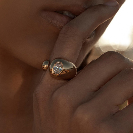 Bague de luxe en acier inoxydable doré, de forme irrégulière et étanche, vendue à l'unité.