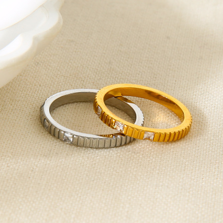 Bague minimaliste en acier inoxydable, étanche, couleur or, avec zircon et lignes simples (1 pièce).