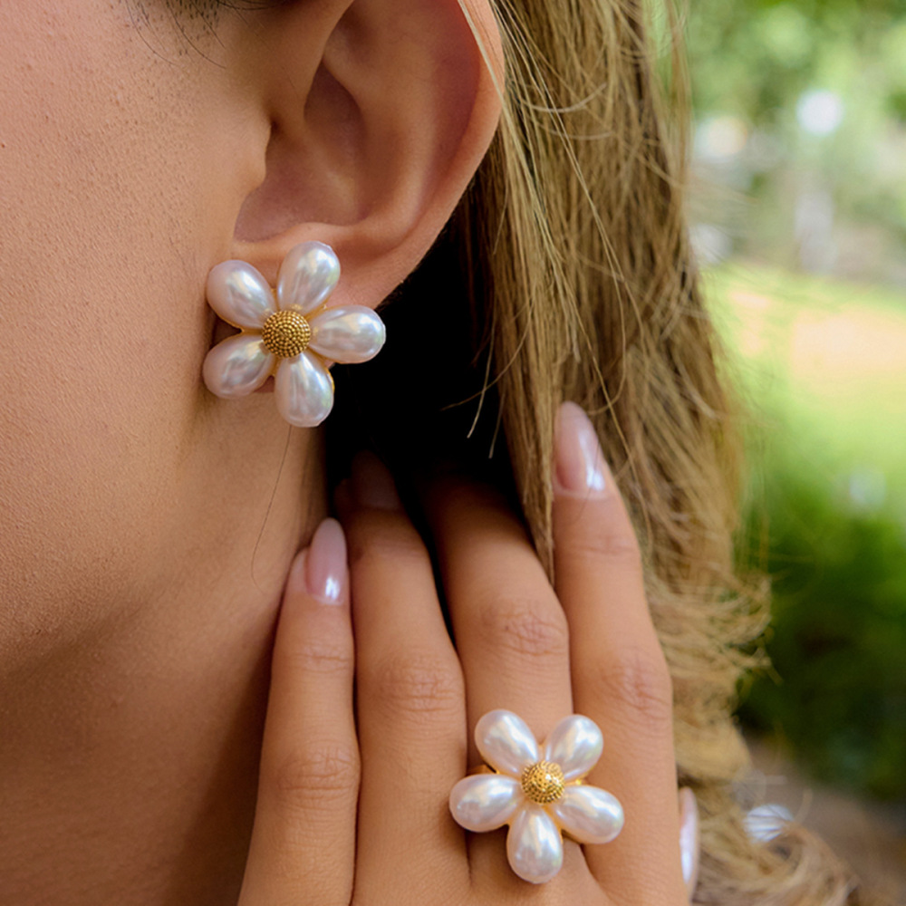 1 Paire De Boucles D'Oreilles Puces Élégantes En Acier Inoxydable Doré, Imperméables, À Motif Floral Et Coquillage. Image2