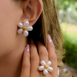 1 Paire De Boucles D'Oreilles Puces Élégantes En Acier Inoxydable Doré, Imperméables, À Motif Floral Et Coquillage. h5 Image2