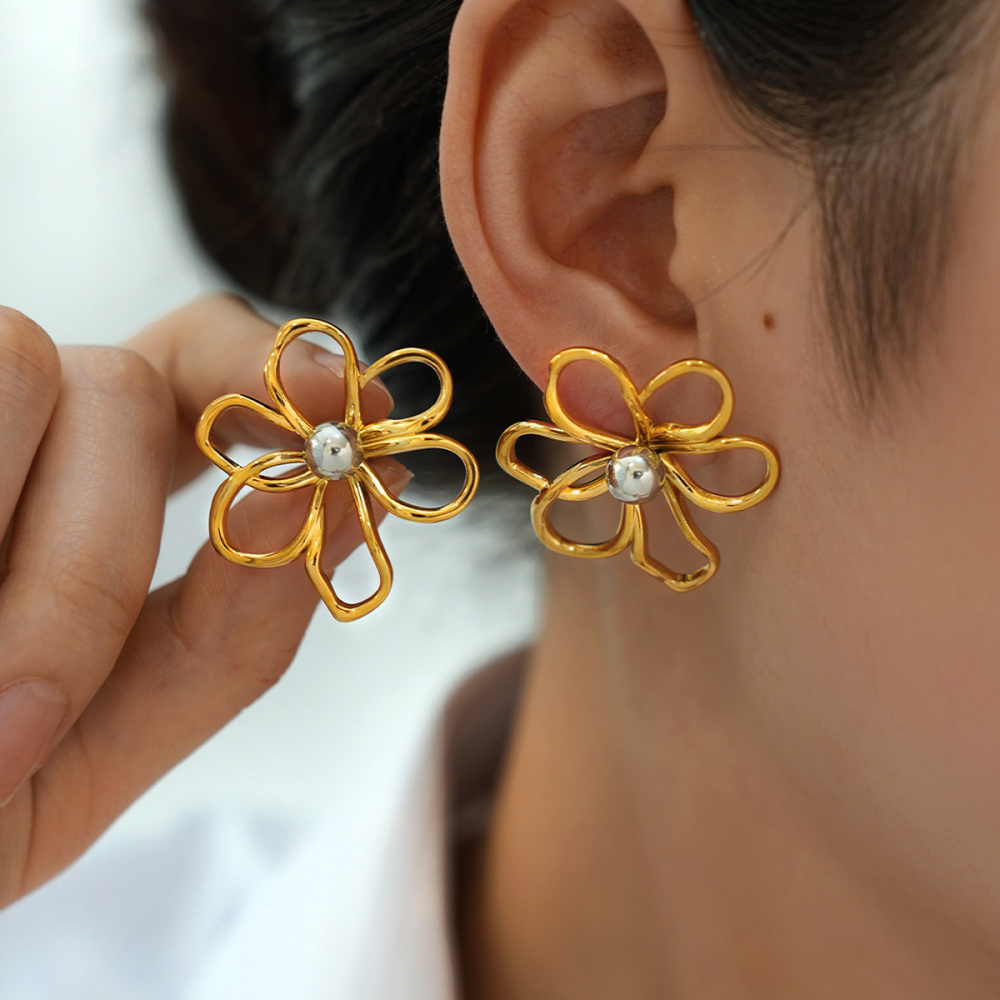 Boucles D'Oreilles Puces Pour Femme, En Acier Inoxydable Doré, Imperméables, Avec Motif Floral Naturel Simple (1 Paire). Image4