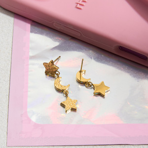 1 Paire De Boucles D'Oreilles Pendantes Classiques Étoile Et Lune En Acier Inoxydable Étanche Couleur Or Pour Femme h5 Image6