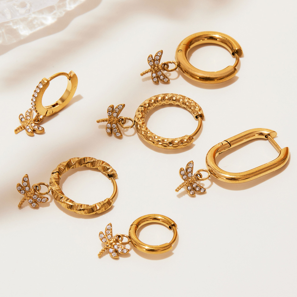 1 Paire De Boucles D'Oreilles Pendantes Pour Femme, En Acier Inoxydable Doré, Ornées De Zircon Et Représentant Une Libellule. Elles Sont Imperméables. Image2