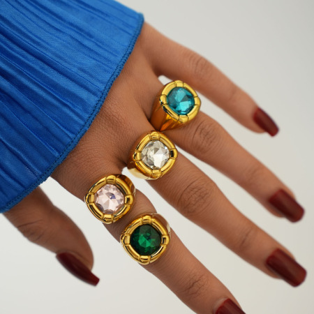 Bague de luxe vintage pour femme en acier inoxydable doré, étanche et sertie d'une pierre précieuse (1 pièce).