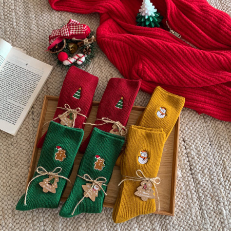 1 paire de chaussettes mi-mollet brodées de Noël en coton pour femme