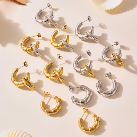 1 paire de boucles d'oreilles créoles simples en acier inoxydable étanche couleur or pour femme 2