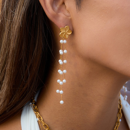 Boucles d'oreilles élégantes pour femme, ornées de perles et de pompons floraux, en acier inoxydable imperméable couleur or (1 paire).