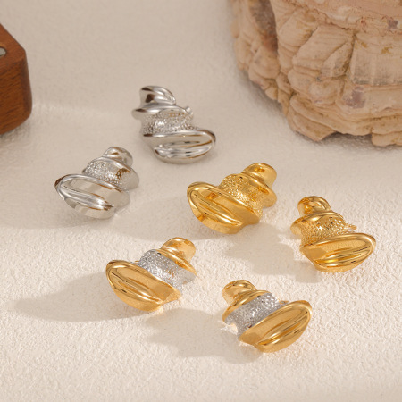 1 paire de boucles d'oreilles à clous en acier inoxydable de forme irrégulière, étanches, couleur or