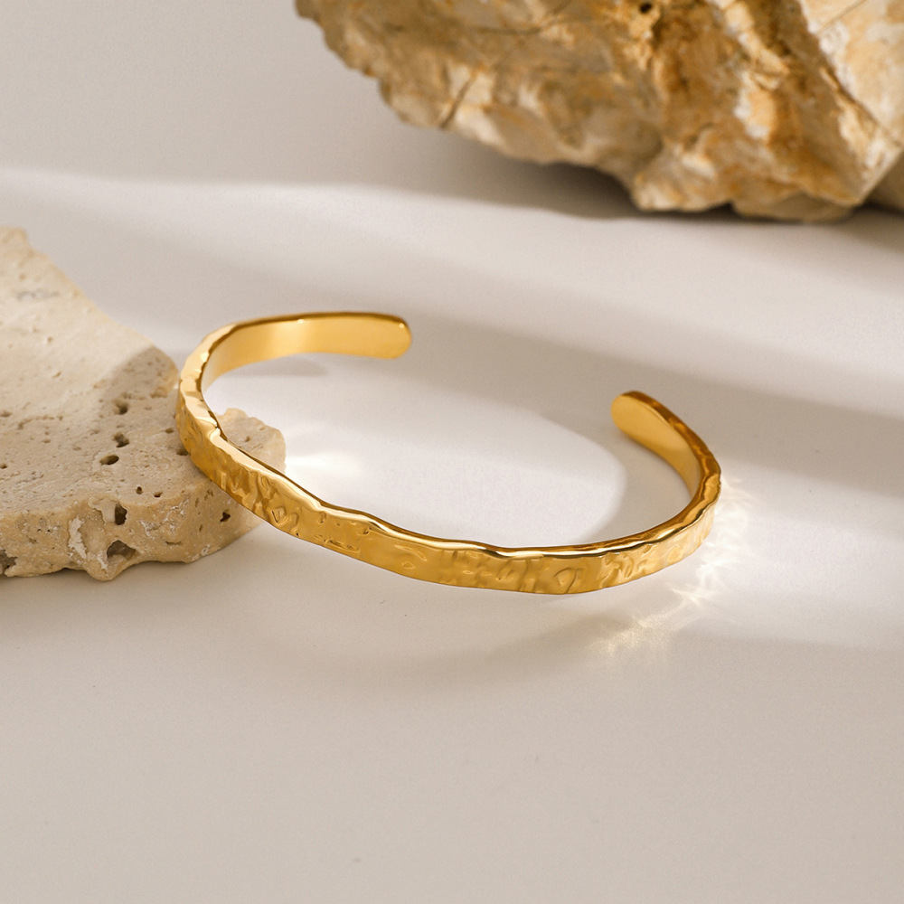 Bracelet Manchette Pour Femme, 1 Pièce, En Acier Inoxydable Martelé, Étanche, Couleur Or Image8
