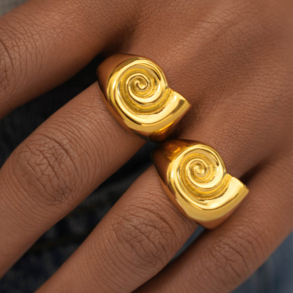 Bague Tendance Rétro Simple En Acier Inoxydable Étanche Couleur Or (1 Pièce) Image7
