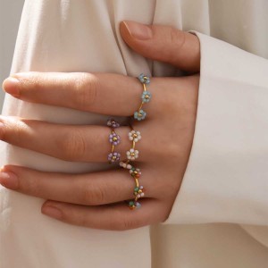 Bague Tendance Décontractée Pour Femme, En Acier Inoxydable Doré, Imperméable, Ornée D'Une Fleur (1 Pièce). h5 Image3