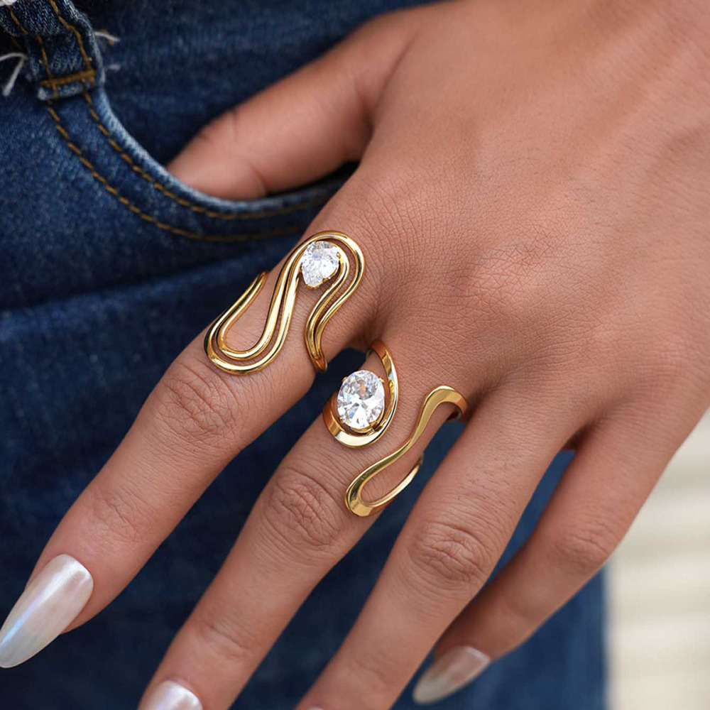 Bague Tendance En Acier Inoxydable Doré, Forme Irrégulière, Étanche, Ornée D'Un Zircon. Image9