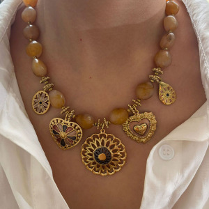 Collier Pendentif Luxueux En Résine Couleur Or En Forme De Cœur Et De Fleur, 1 Pièce h5 Image3