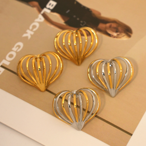 Boucles D'Oreilles Puces Pour Femme, En Acier Inoxydable Doré, Imperméables, En Forme De Cœur, Simples Et Décontractées (1 Paire). h5 Image4