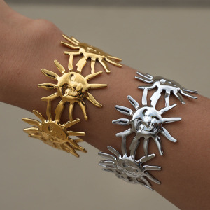 Bracelet Manchette Femme Simple Series Retro Sun En Acier Inoxydable Étanche Couleur Or (1 Pièce) h5 Image2