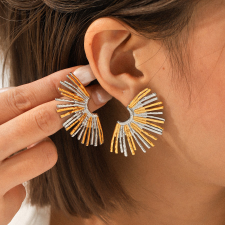 1 paire de boucles d'oreilles puces pour femmes, en acier inoxydable, couleurs or et argent mélangées, étanches.