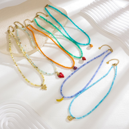 Collier de perles pour femme en pierres naturelles polychromes et fruits sucrés