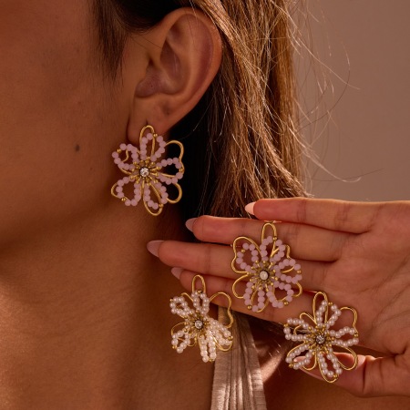 1 paire de boucles d'oreilles puces pour femme, en acier inoxydable étanche, couleur or, motif fleur douce