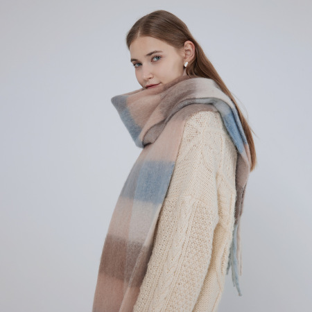1 écharpe d'hiver élégante en polyester à carreaux pour femme 2