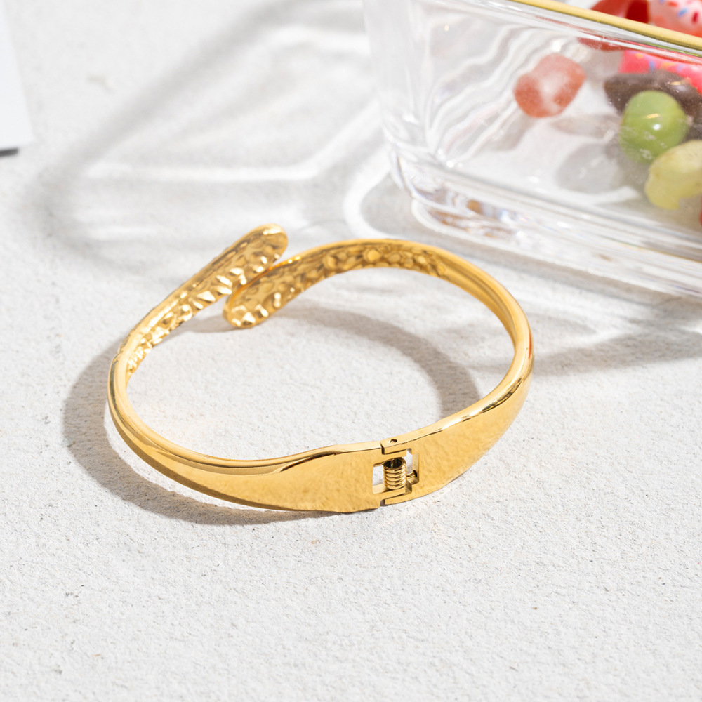 Bracelet Jonc Pour Femme, Motif Marteau Classique, En Acier Inoxydable, Couleur Or, Étanche (1 Pièce) Image5