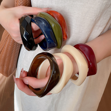 Bracelet jonc en acrylique de forme irrégulière, 1 pièce