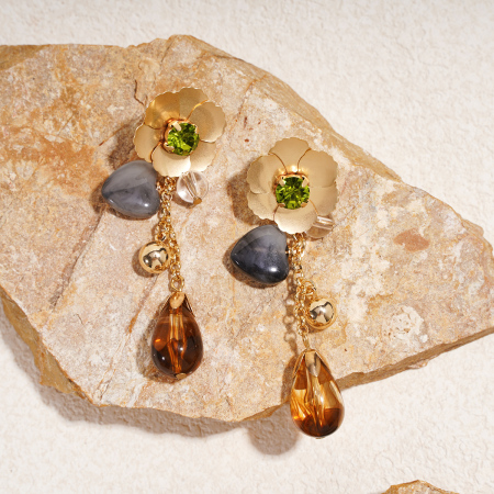 1 paire de boucles d'oreilles pendantes rétro en forme de cœur et de fleur en résine
