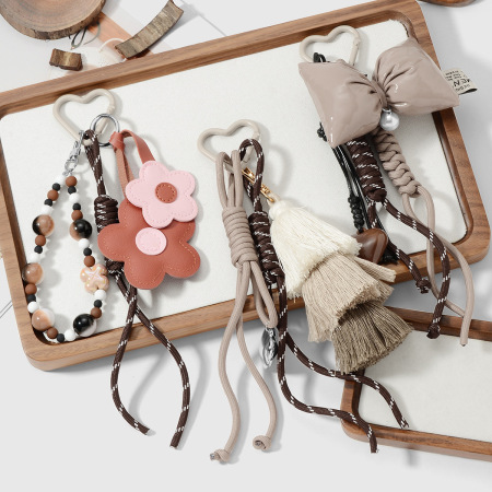 1 pièce de breloque de sac en cuir en forme de fleur