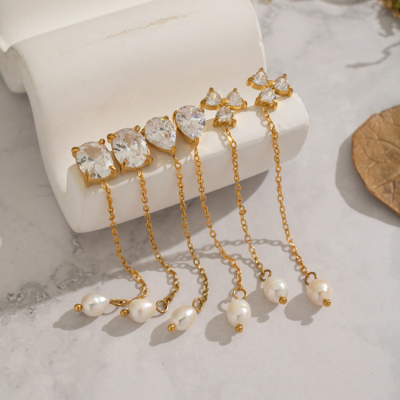 1 paire de boucles d'oreilles pendantes en acier inoxydable de forme irrégulière, étanches, couleur or, serties de zircon. 2