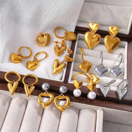 1 paire de boucles d'oreilles pendantes en acier inoxydable étanches en forme de cœur