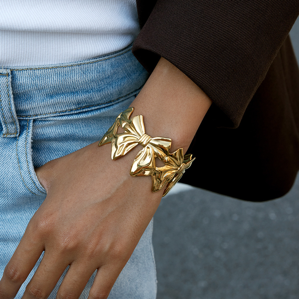 Bracelet Manchette Sophistiqué Pour Femme, En Acier Inoxydable, Étanche, Couleur Or, Avec Nœud Papillon (1 Pièce). Image4