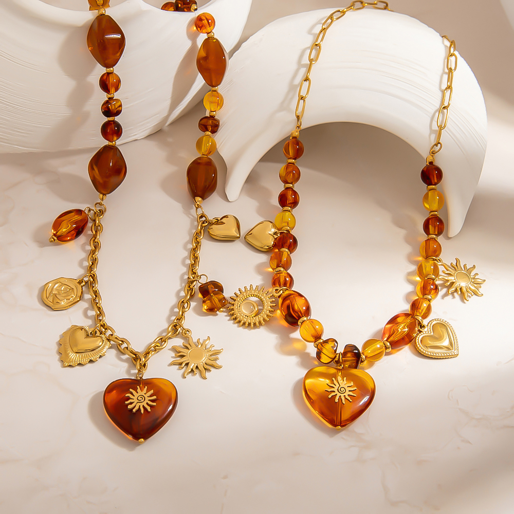 Collier Pour Femme Avec Pendentif En Forme De Cœur En Résine Couleur Ambre Image5