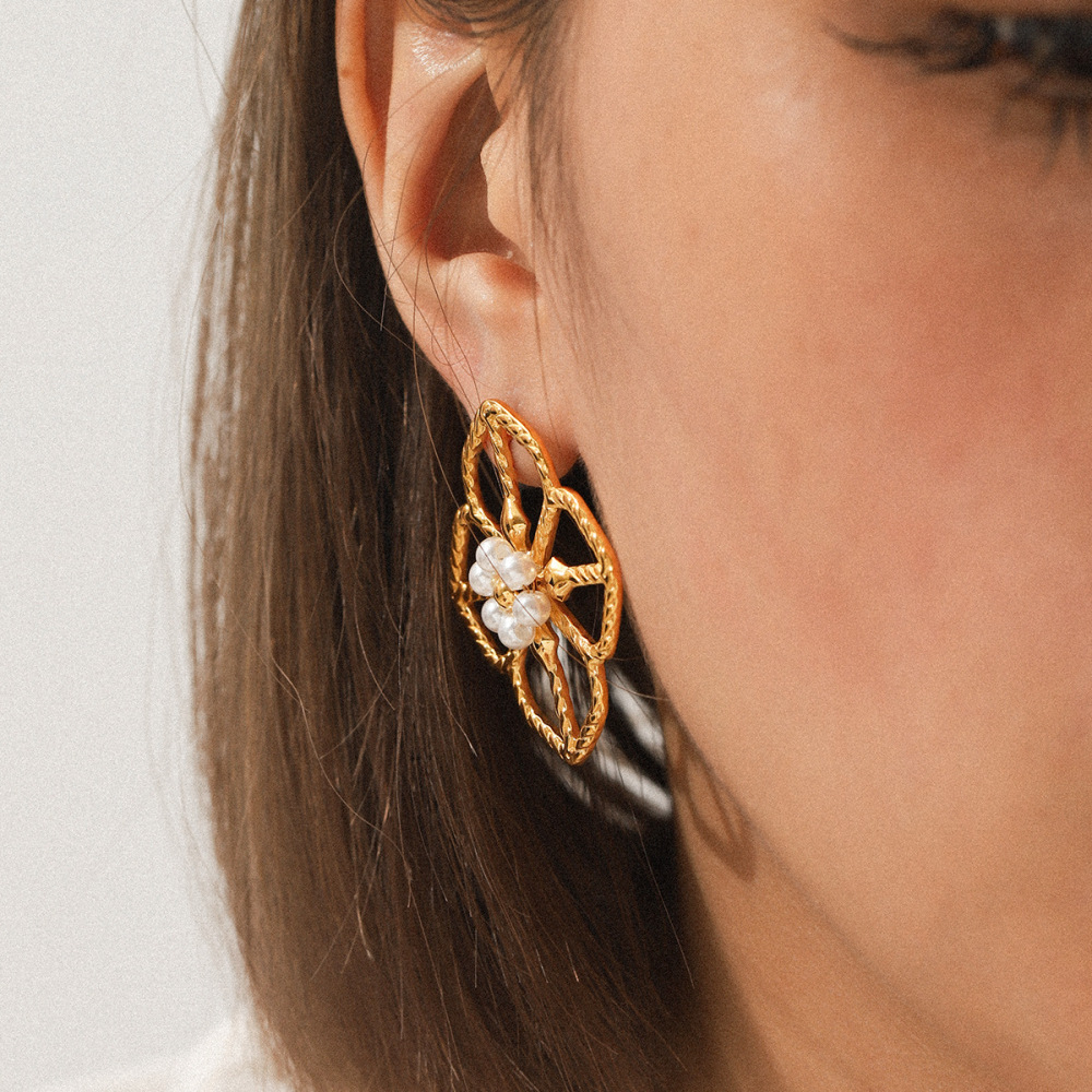 Boucles D'Oreilles Puces Pour Femme, En Acier Inoxydable Doré, Imperméables, Avec Perles Et Motif Floral (1 Paire). h5Image5