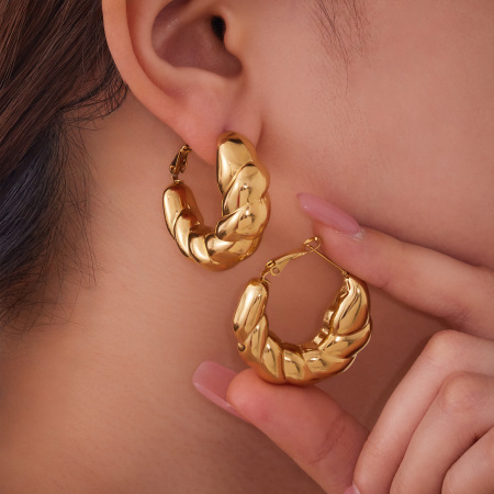1 paire de boucles d'oreilles créoles classiques torsadées en acier inoxydable étanche couleur or pour femme 2
