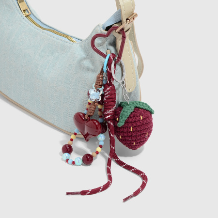 1 breloque de sac fraise 2