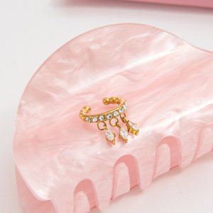 Boucle D'Oreille Manchette Élégante En Acier Inoxydable Imperméable Avec Pompon En Forme De Losange Et Zircon Pour Femme (1 Pièce) h5 Image5