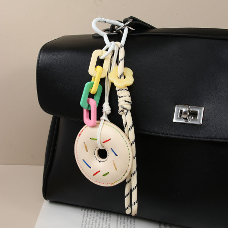 1 breloque de sac pour femme en PU, série simple, mignon, en forme de beignet