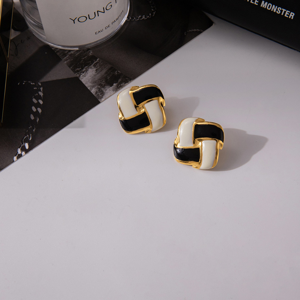 1 Paire De Boucles D'Oreilles Puces Classiques À Damier En Acier Inoxydable Étanche Couleur Or Pour Femme Image5