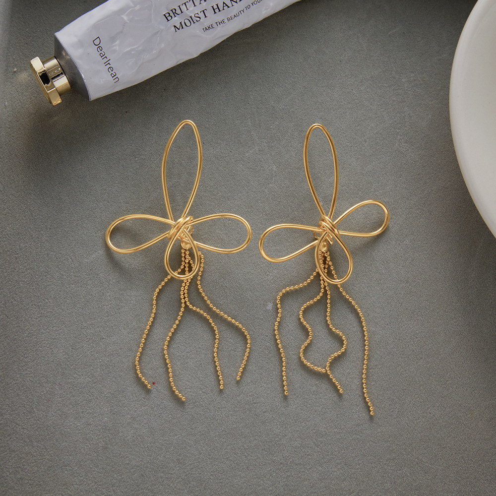 1 Paire De Magnifiques Boucles D'Oreilles Pendantes Pour Femme, En Acier Inoxydable Doré, Avec Nœud Papillon Et Pompon. Image5