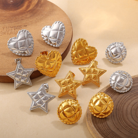 1 paire de boucles d'oreilles puces en acier inoxydable doré, étanches, en forme de cœur