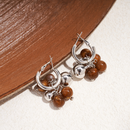 1 paire de boucles d'oreilles en perles de résine