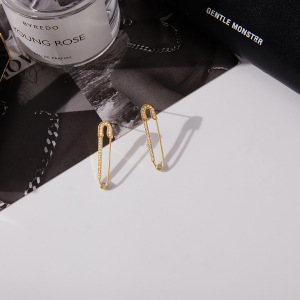 Boucles D'Oreilles Puces Pour Femme, En Acier Inoxydable Doré, Imperméables, En Forme De Trombone (1 Paire). h5 Image5