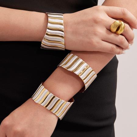 Bracelet manchette simple en acier inoxydable étanche couleur or pour femme (1 pièce).