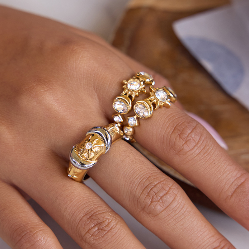 Bague Pour Femme Sun&Moon En Acier Inoxydable Étanche Couleur Or Avec Zircon (1 Pièce). Image5