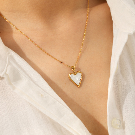 Collier pendentif femme classique en forme de cœur, en acier inoxydable étanche, couleur or.